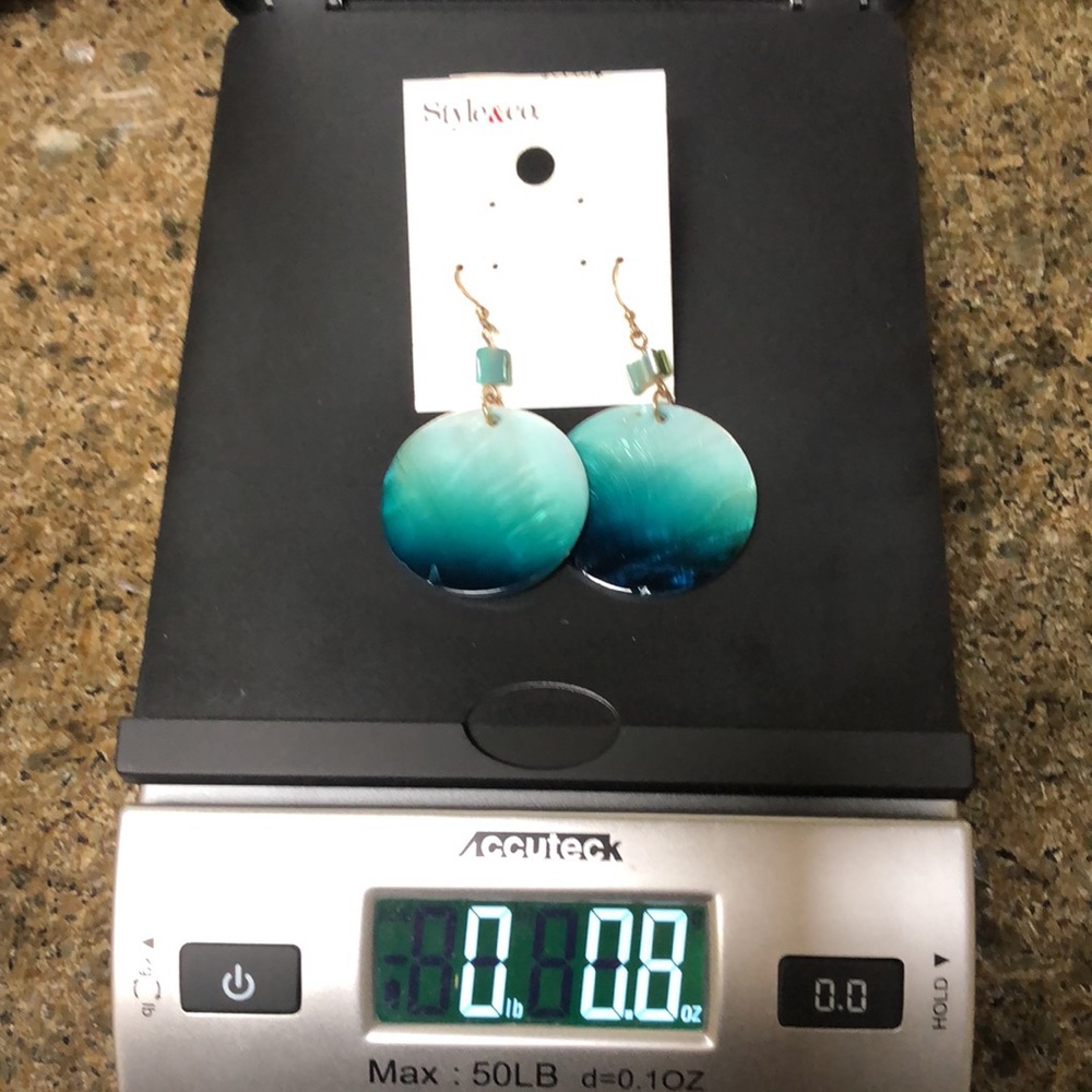 Fun Turquoise colored earrings - Picture 5 of 6